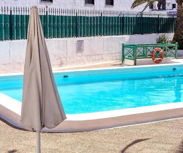 Chez Carmen Allegranza - Pool View - By Lanzarote アパート